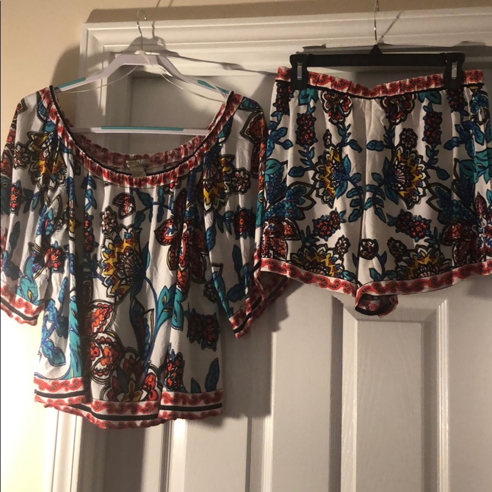 Top & Shorts Set 🤟🏼